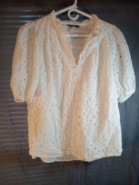 Pretty Garden Eyelet Cotton V-Neck Puff Sleeve Top - White